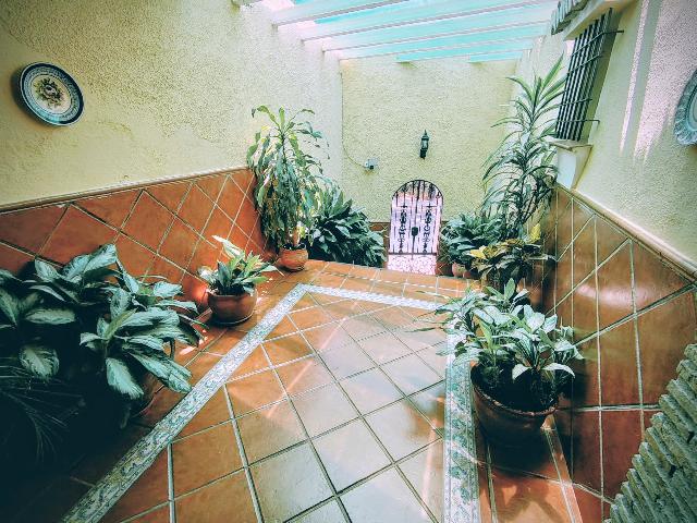 Imagen 25 Inmueble 305044 - Casa Aislada en venta en Benalmádena / La estación de Torremuelle se encuentra a 200 mts