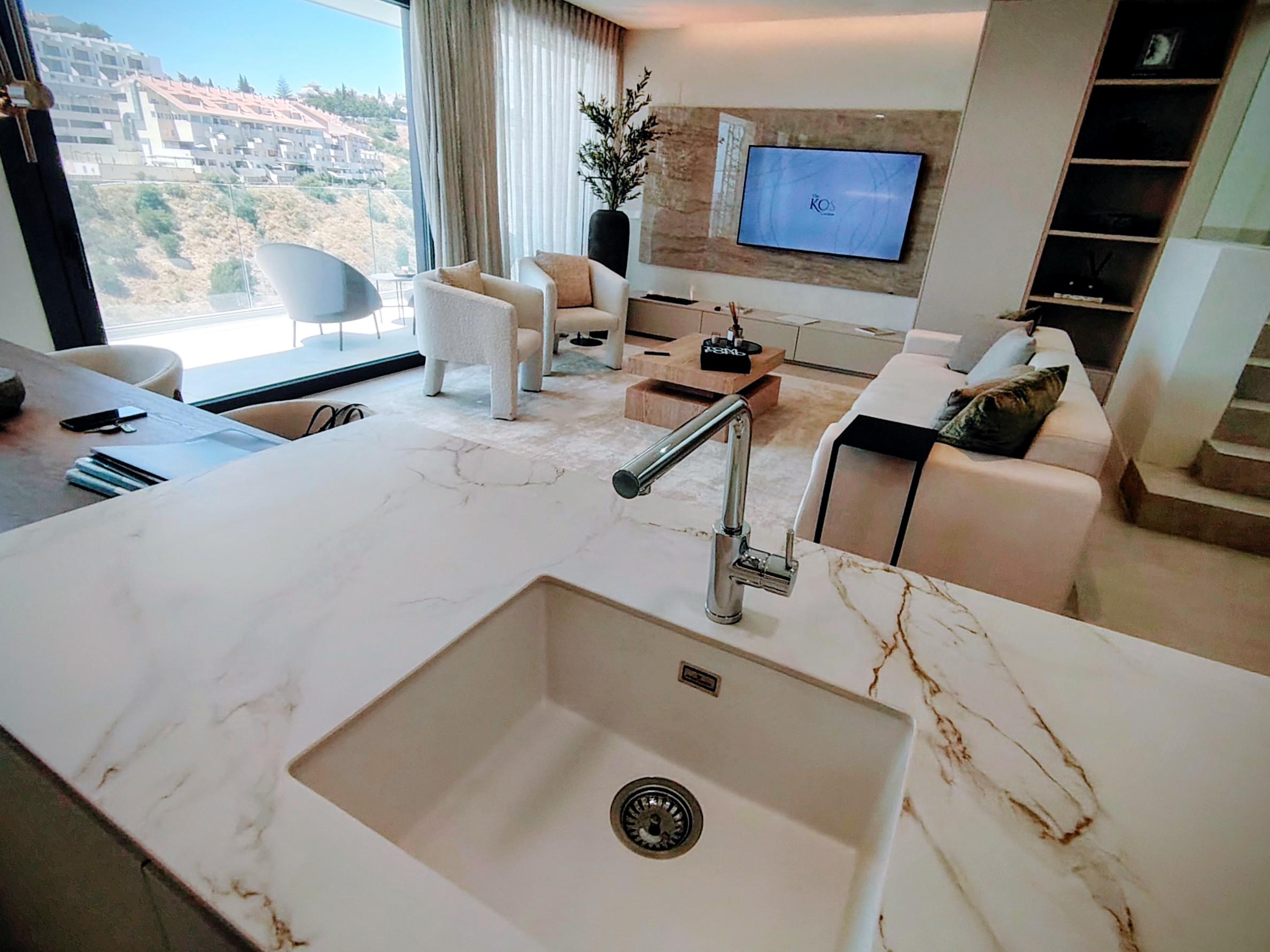 Imagen 8 Casa Adosada en venta en Fuengirola / A pocos metros de la estacion del Renfe Carabajal