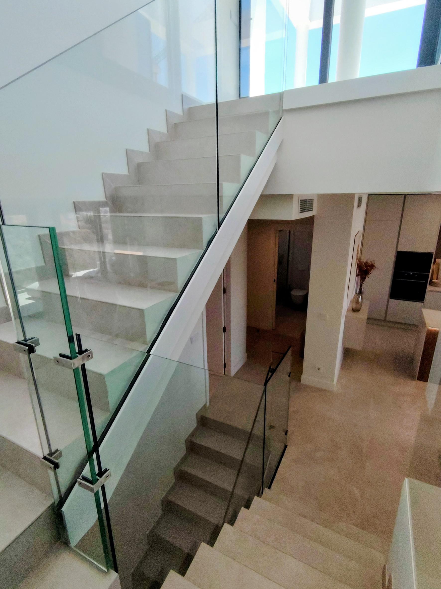 Imagen 18 Casa Adosada en venta en Fuengirola / A 200 mts de la estacion de Renfe Carabajal