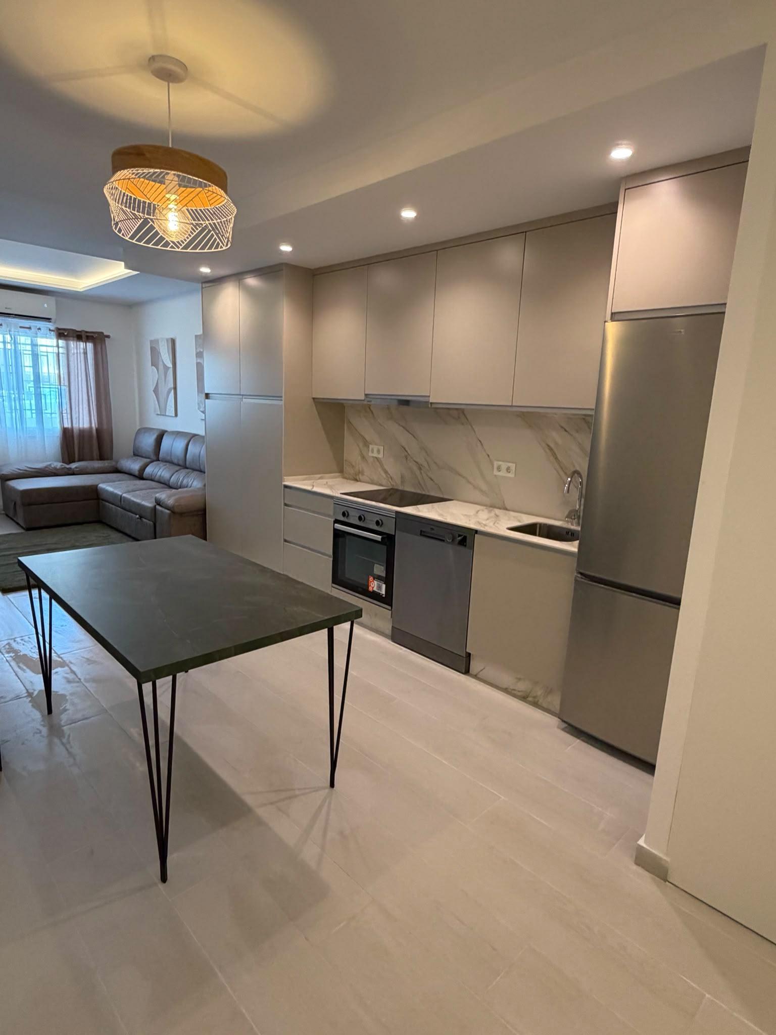 Imagen 2 Dúplex en venta en Torremolinos / Excelente ubicación. 