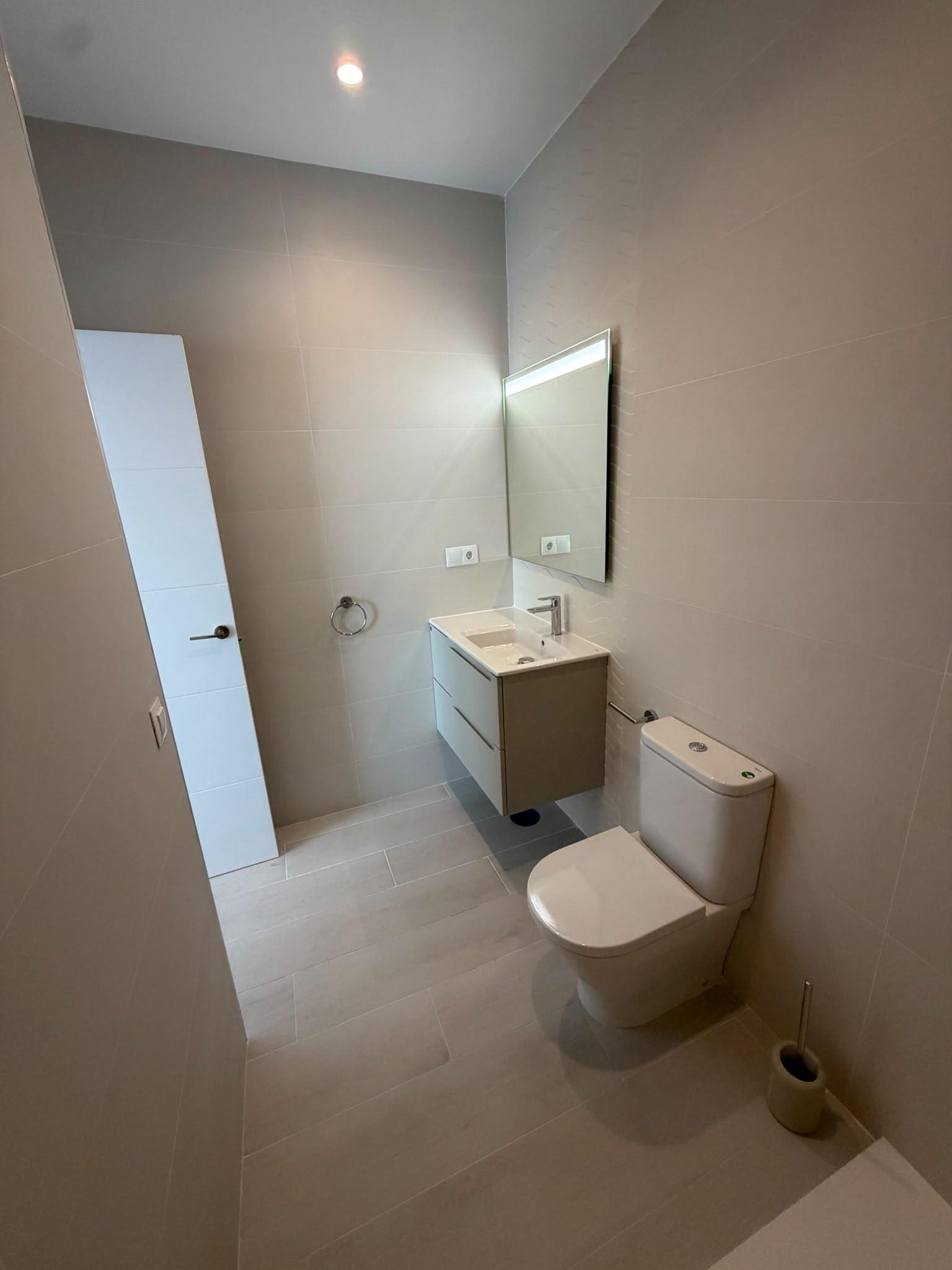 Imagen 17 Dúplex en venta en Torremolinos / Excelente ubicación. 