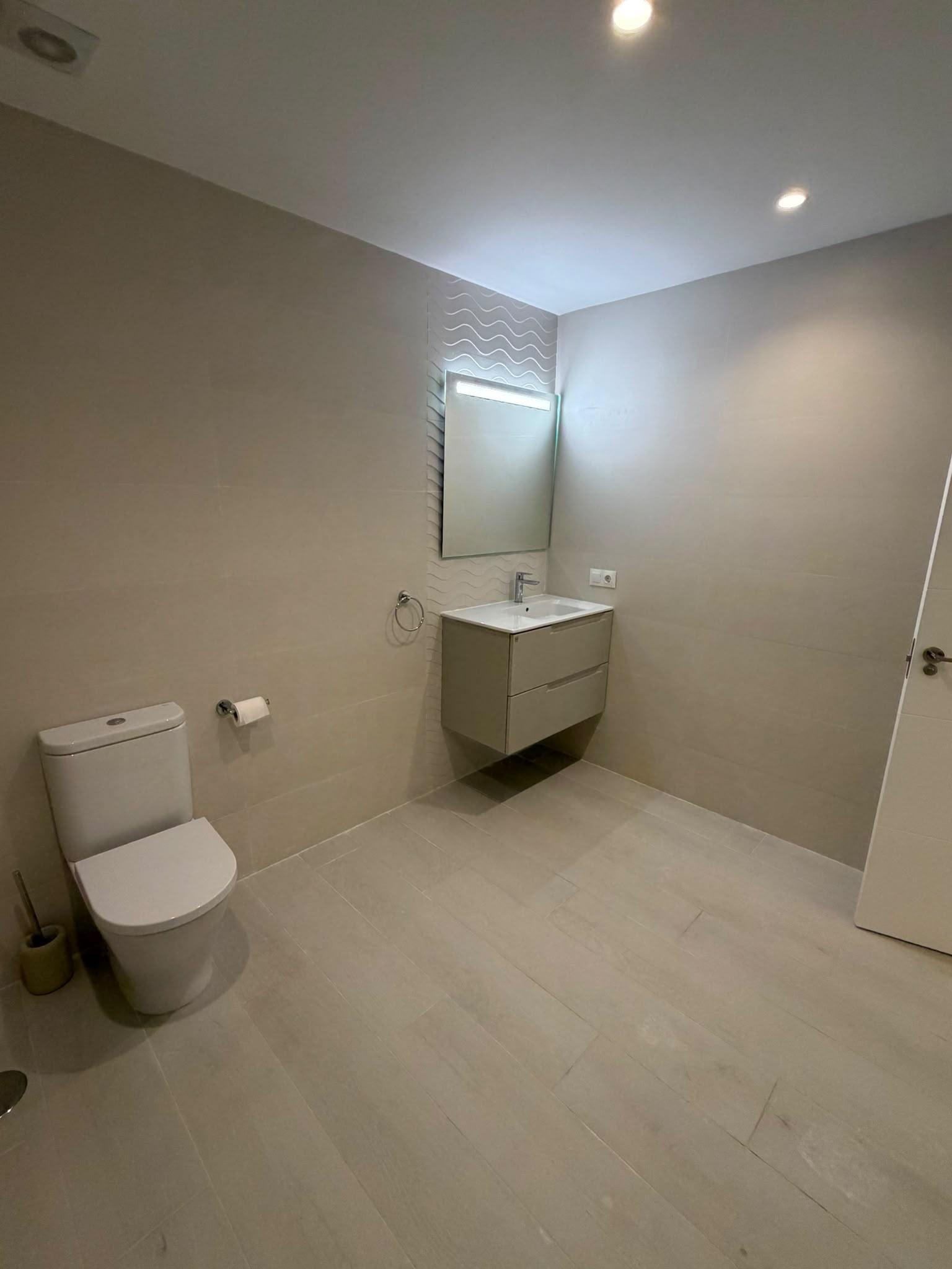 Imagen 10 Dúplex en venta en Torremolinos / Excelente ubicación. 