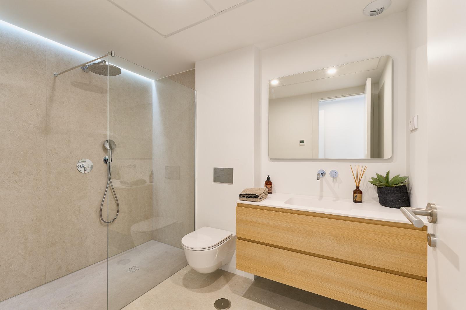 Imagen 14 Apartamento en venta en Benalmádena / En el Higueron cerca de la autovía 