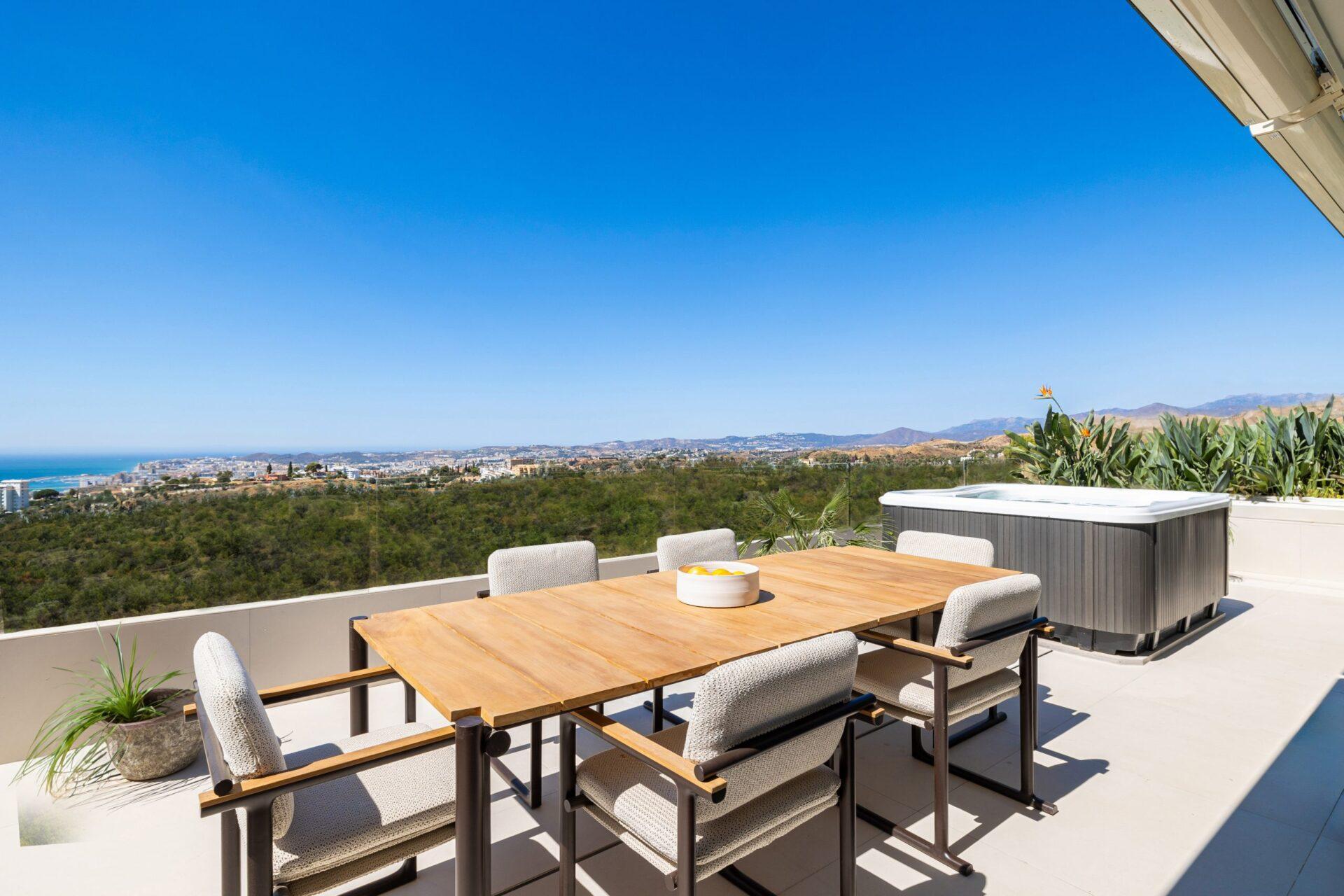 Imagen 1 Ático en venta en Fuengirola / Sobre avenida Fuengirola cerca de la Ap-7 