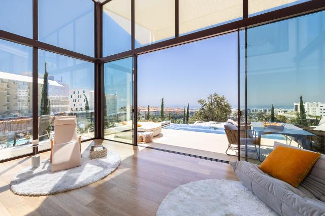 Imagen 1 Inmueble 305490 - Casa Adosada en venta en Benalmádena / A 5 minutos de Autovía A 7, 5 min de Playa Carvajal 