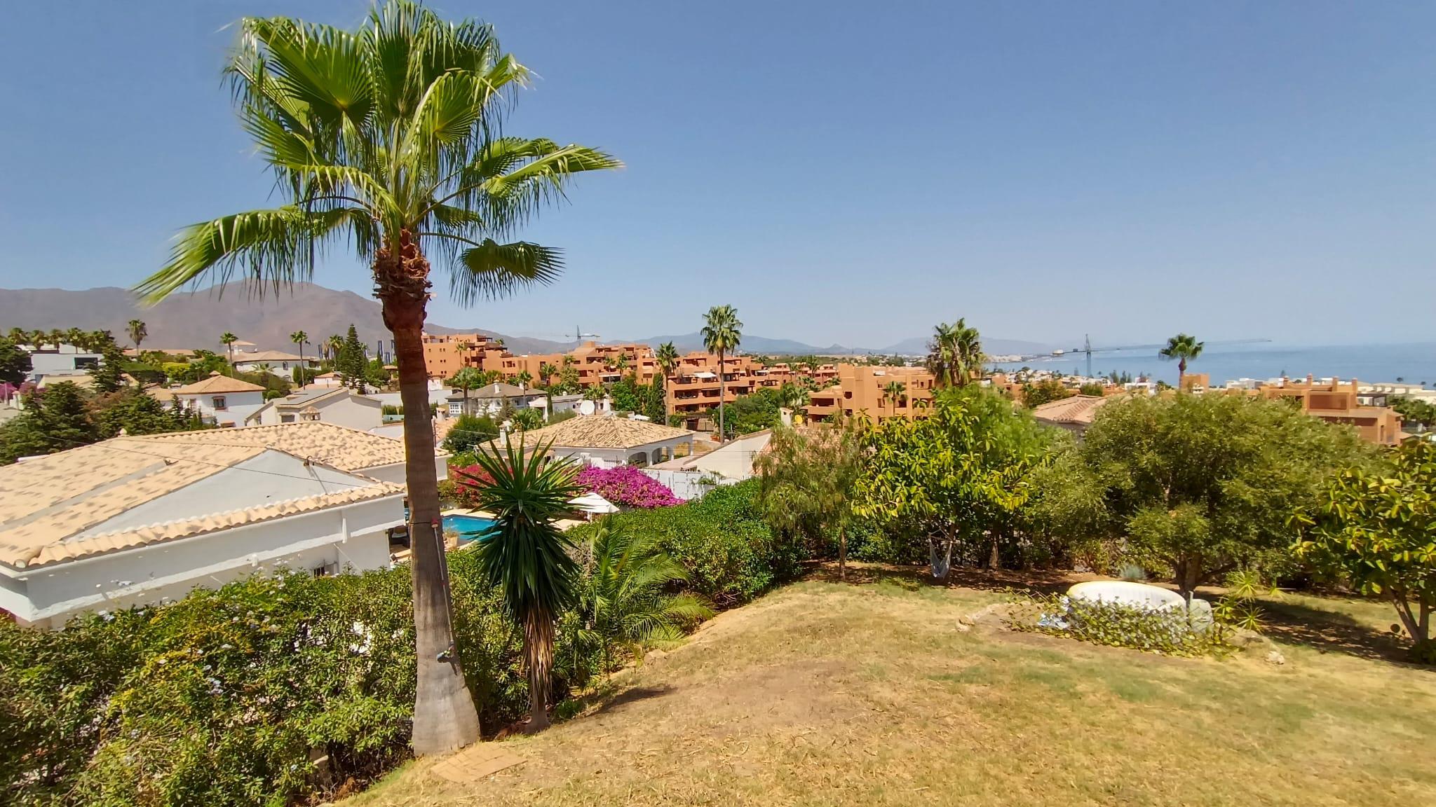 Imagen 2 Casa Aislada en venta en Estepona / Aminutos de playa de la Galera.