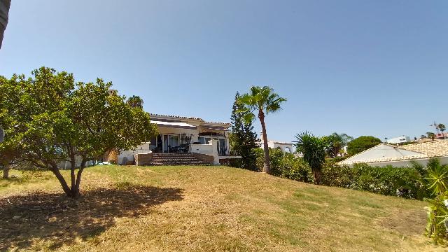 Imagen 4 Inmueble 305620 - Casa Aislada en venta en Estepona / Aminutos de playa de la Galera.