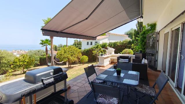 Imagen 1 Inmueble 305620 - Casa Aislada en venta en Estepona / Aminutos de playa de la Galera.