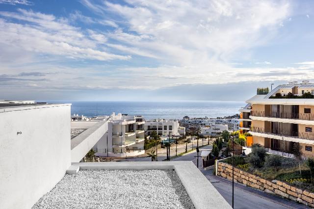 Imagen 2 Inmueble 305756 - Apartamento en venta en Fuengirola / Sobre avenida Fuengirola entre la Ap-7 y el mar.