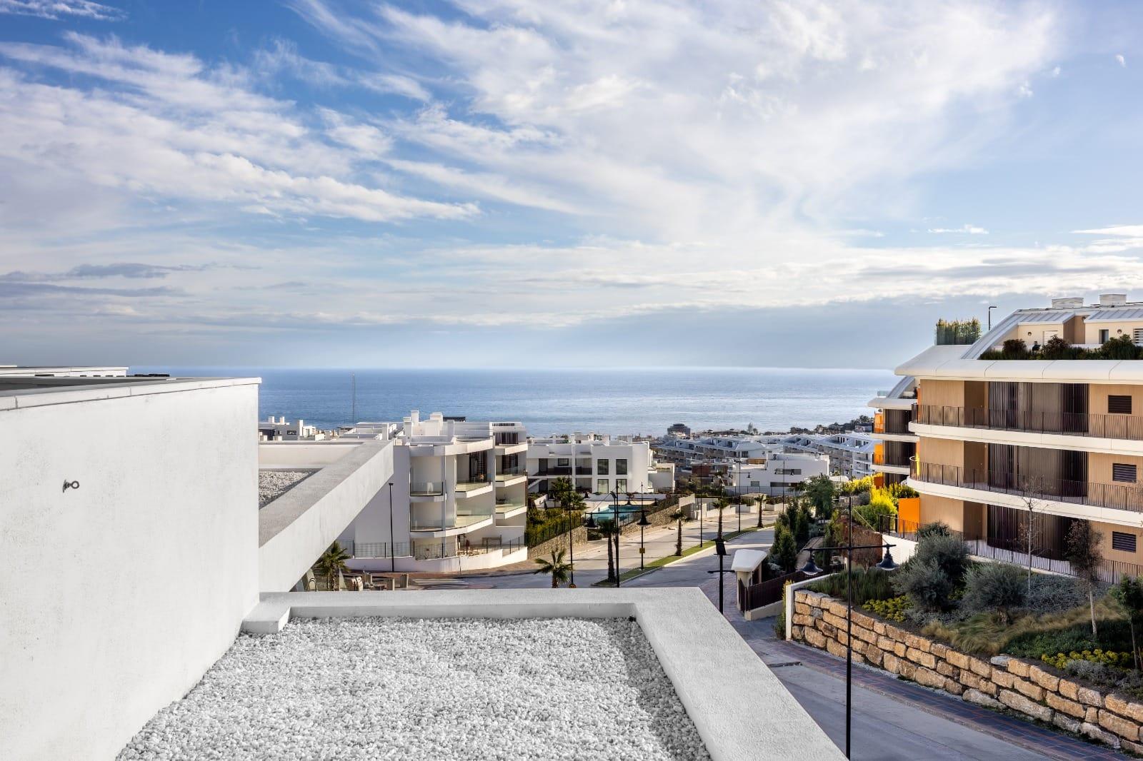 Imagen 3 Apartamento en venta en Fuengirola / Sobre avenida Fuengirola entre la Ap-7 y el mar.