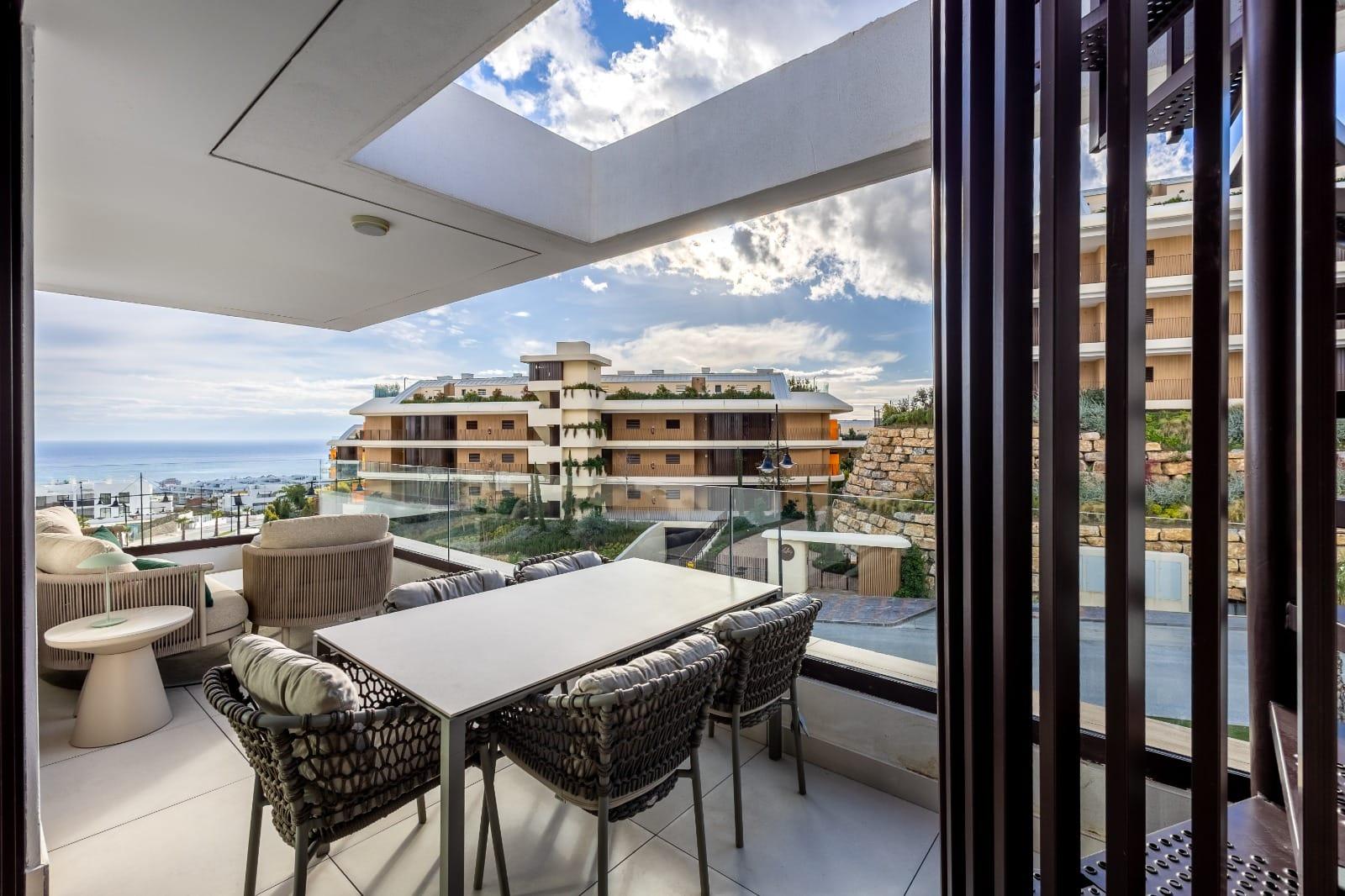Imagen 4 Apartamento en venta en Fuengirola / Sobre avenida Fuengirola entre la Ap-7 y el mar.