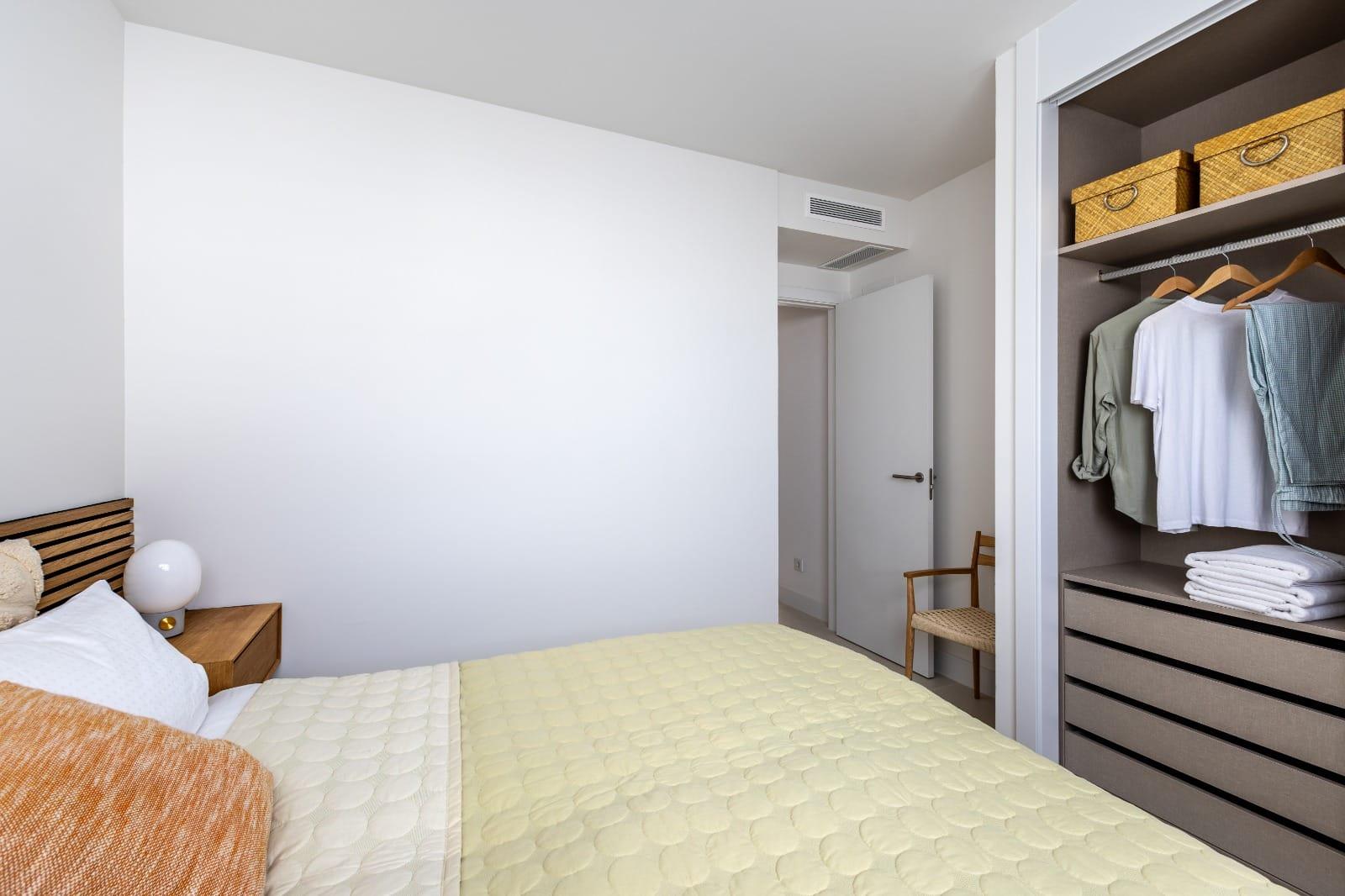 Imagen 15 Apartamento en venta en Fuengirola / Sobre avenida Fuengirola entre la Ap-7 y el mar.