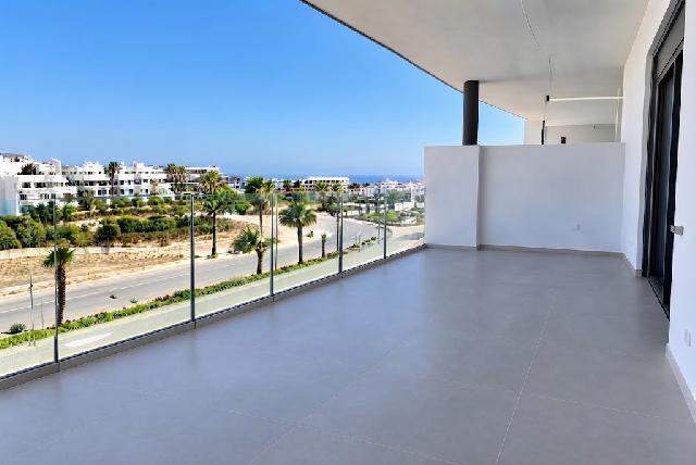 Imagen 1 Inmueble 305765 - Planta Baja en venta en Fuengirola / A minutos andando de la estación del Renfe Carbajal