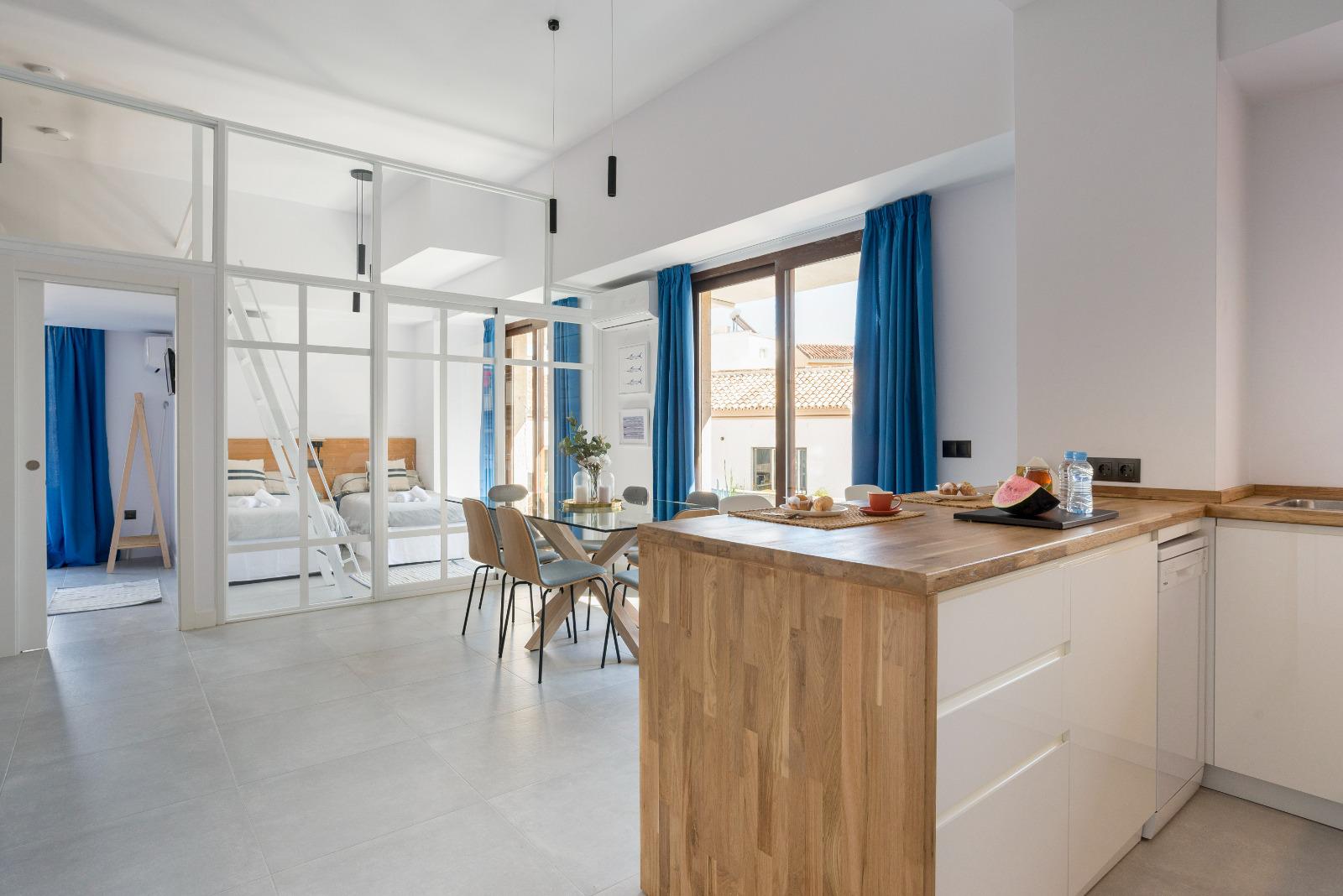 Imagen 2 Apartamento en venta en Torremolinos / A 800 metros del mar de la playa del Lido