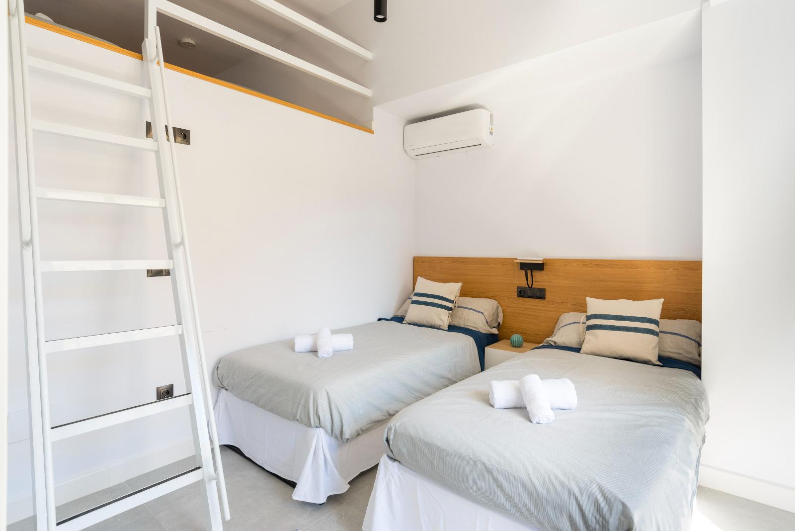 Imagen 6 Apartamento en venta en Torremolinos / A 800 metros del mar de la playa del Lido