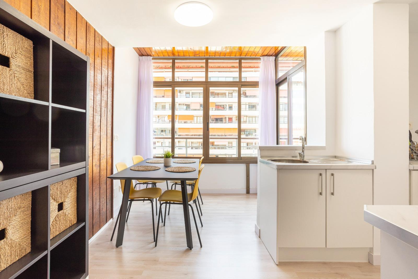 Imagen 3 Apartamento en venta en Torremolinos / A 800 metros del mar de la playa del Lido
