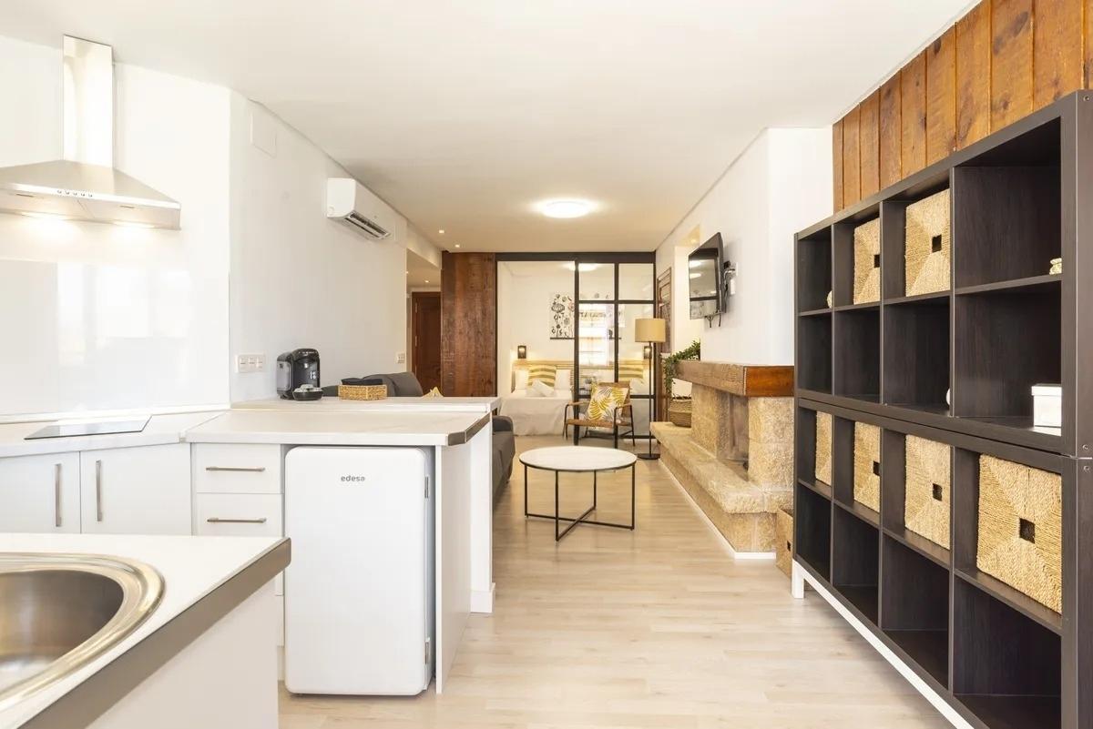 Imagen 2 Apartamento en venta en Torremolinos / A 800 metros del mar de la playa del Lido