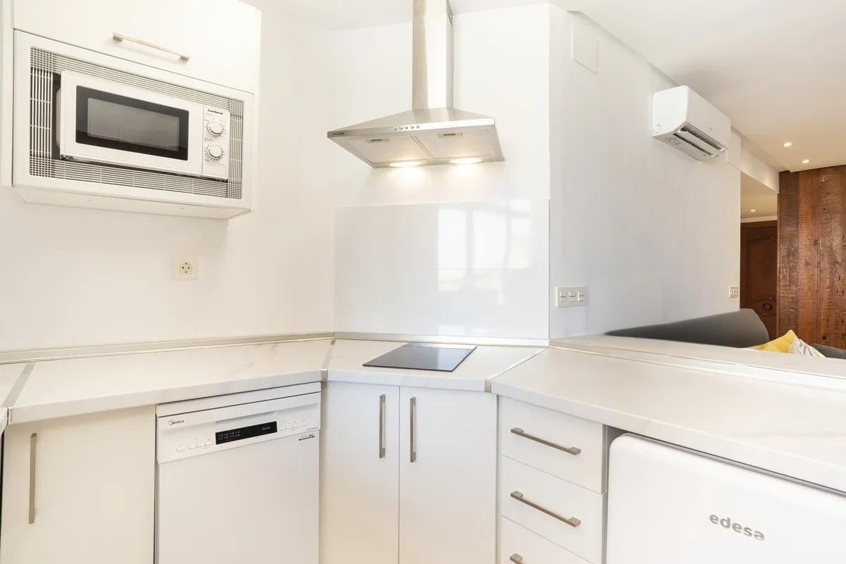 Imagen 11 Apartamento en venta en Torremolinos / A 800 metros del mar de la playa del Lido