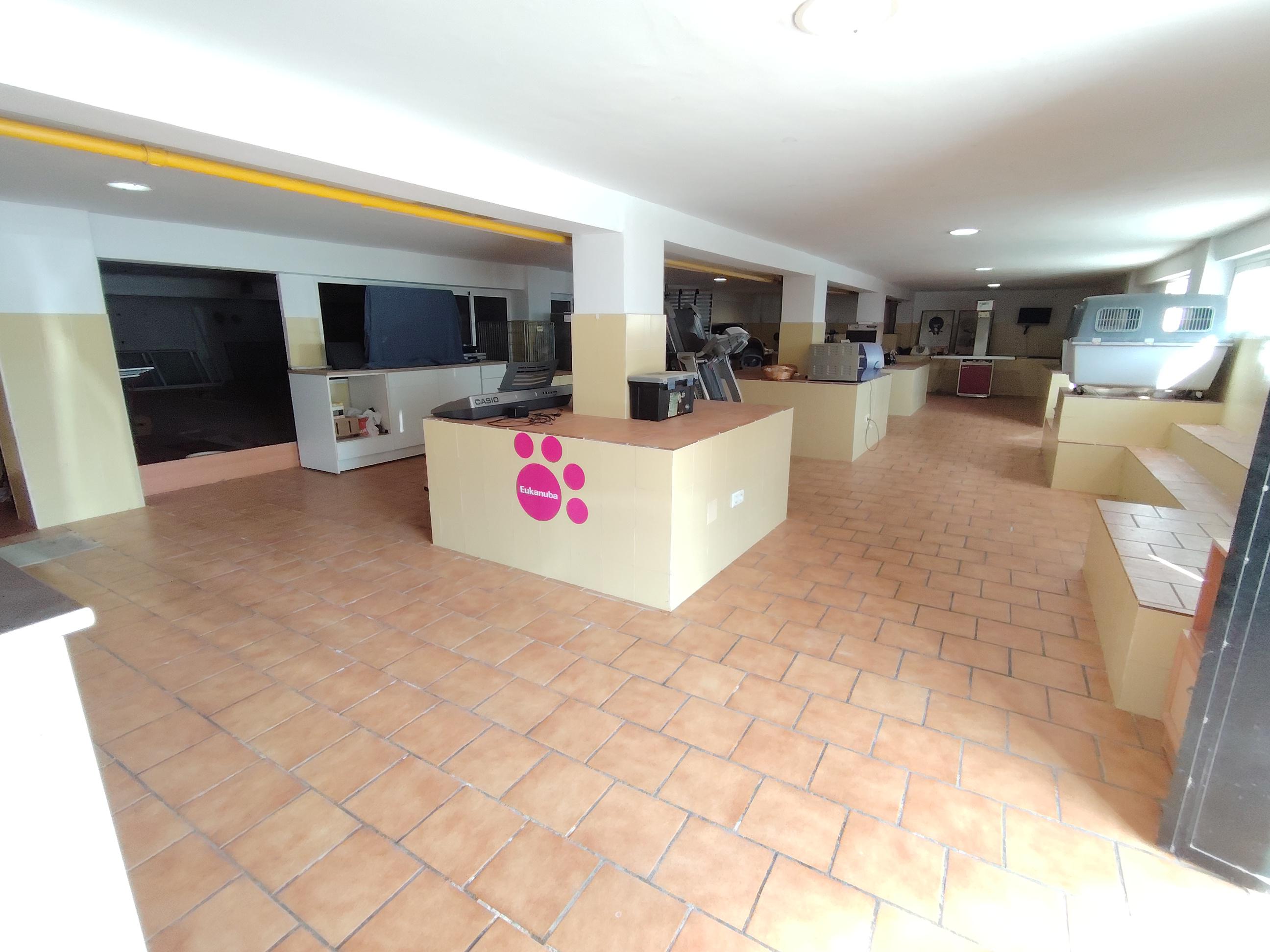 Imagen 1 Local Comercial en venta en Benalmádena / En el centro de Arroyo de la Miel.