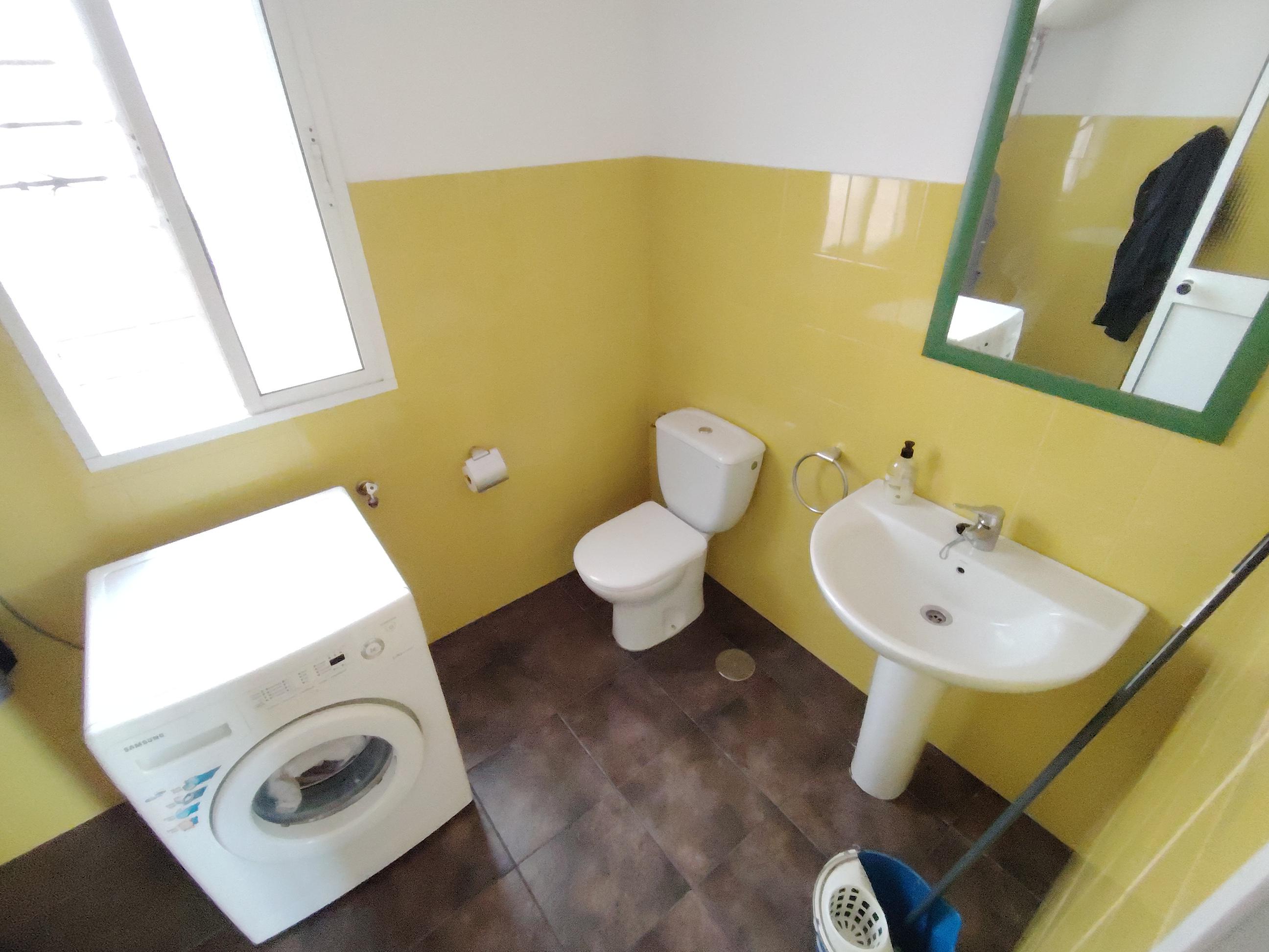 Imagen 18 Local Comercial en venta en Benalmádena / En el centro de Arroyo de la Miel.
