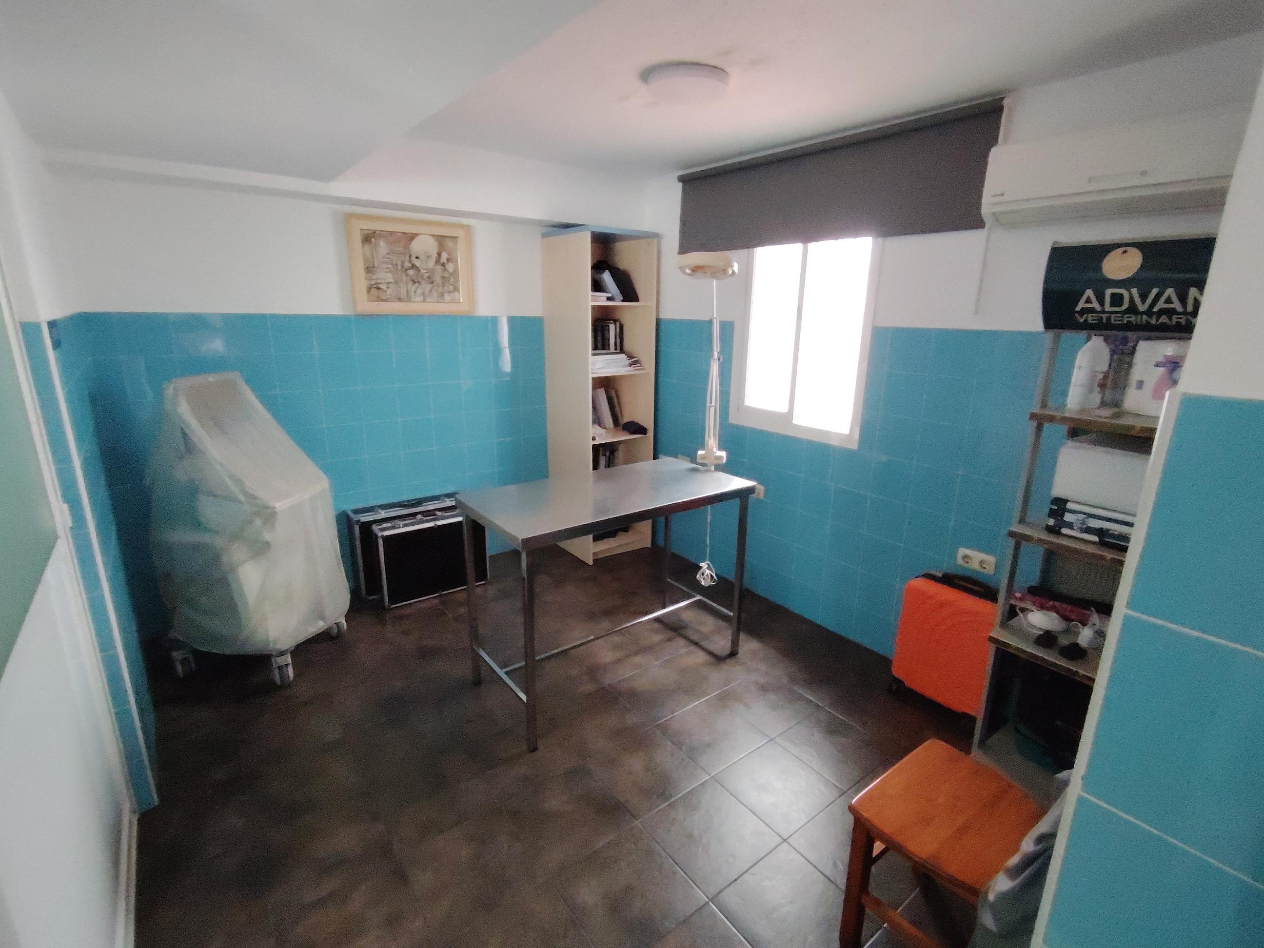 Imagen 21 Local Comercial en venta en Benalmádena / En el centro de Arroyo de la Miel.