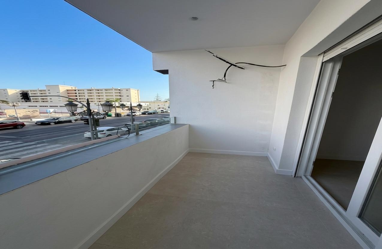 Imagen 3 Apartamento en venta en Benalmádena / A 100 metros de playa La Carihuela 