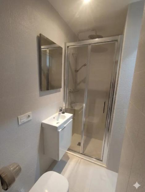 Imagen 21 Piso en venta en Madrid / A un paso metro de la estación La Elipa y Almudena