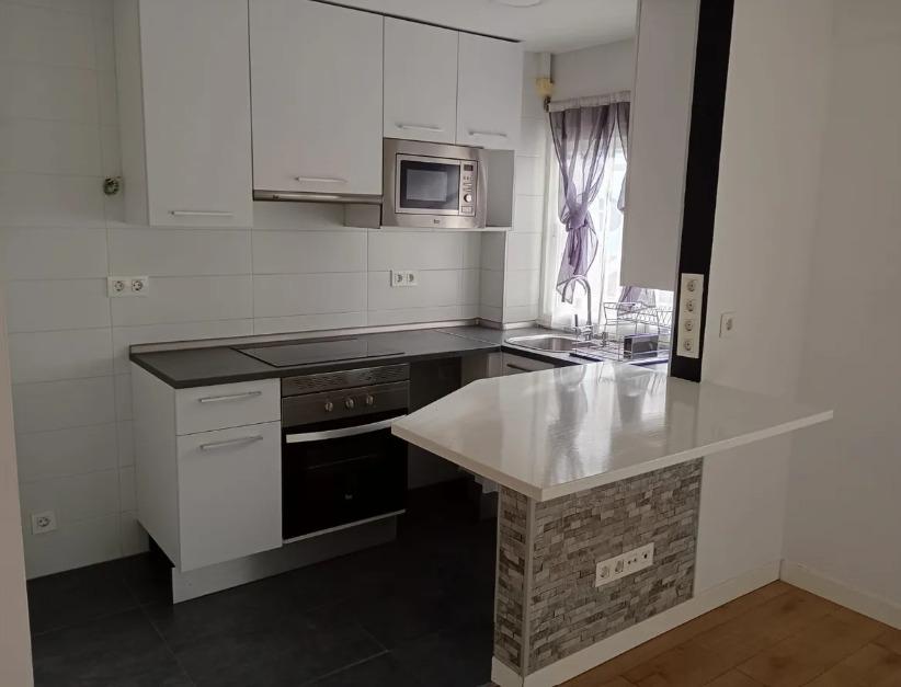 Imagen 4 Piso en venta en Madrid / A un paso metro de la estación La Elipa y Almudena