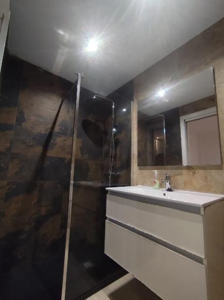 Imagen 24 Piso en venta en Madrid / A un paso metro de la estación La Elipa y Almudena