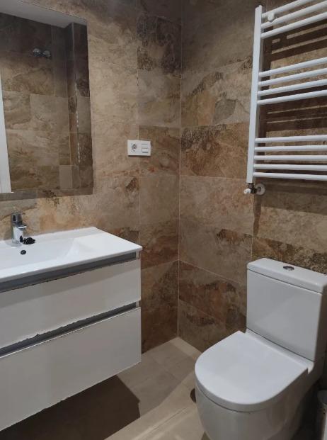 Imagen 23 Piso en venta en Madrid / A un paso metro de la estación La Elipa y Almudena