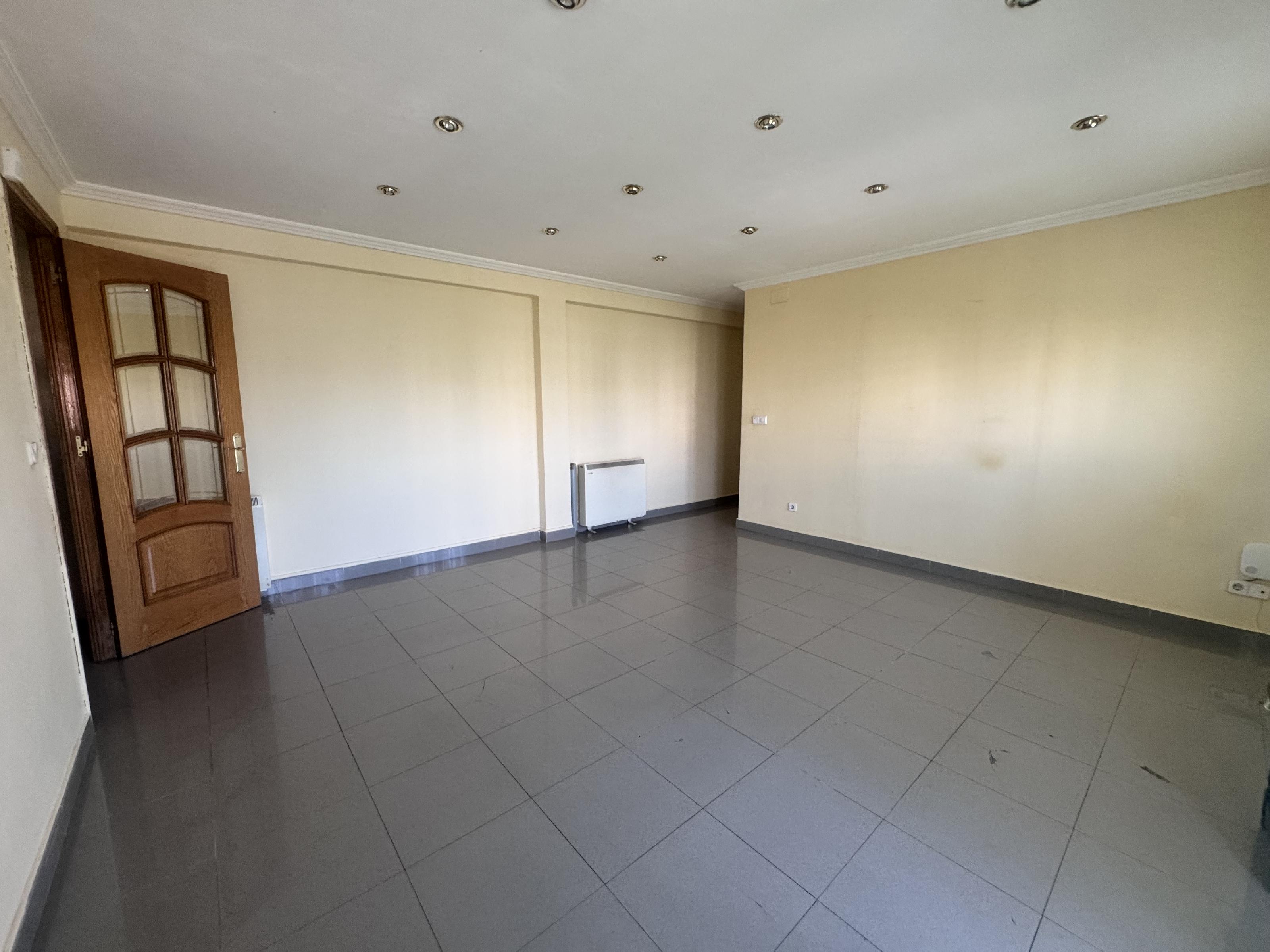 Imagen 2 Piso en venta en Madrid / A pocos minutos de la estación Puente Alcocer.