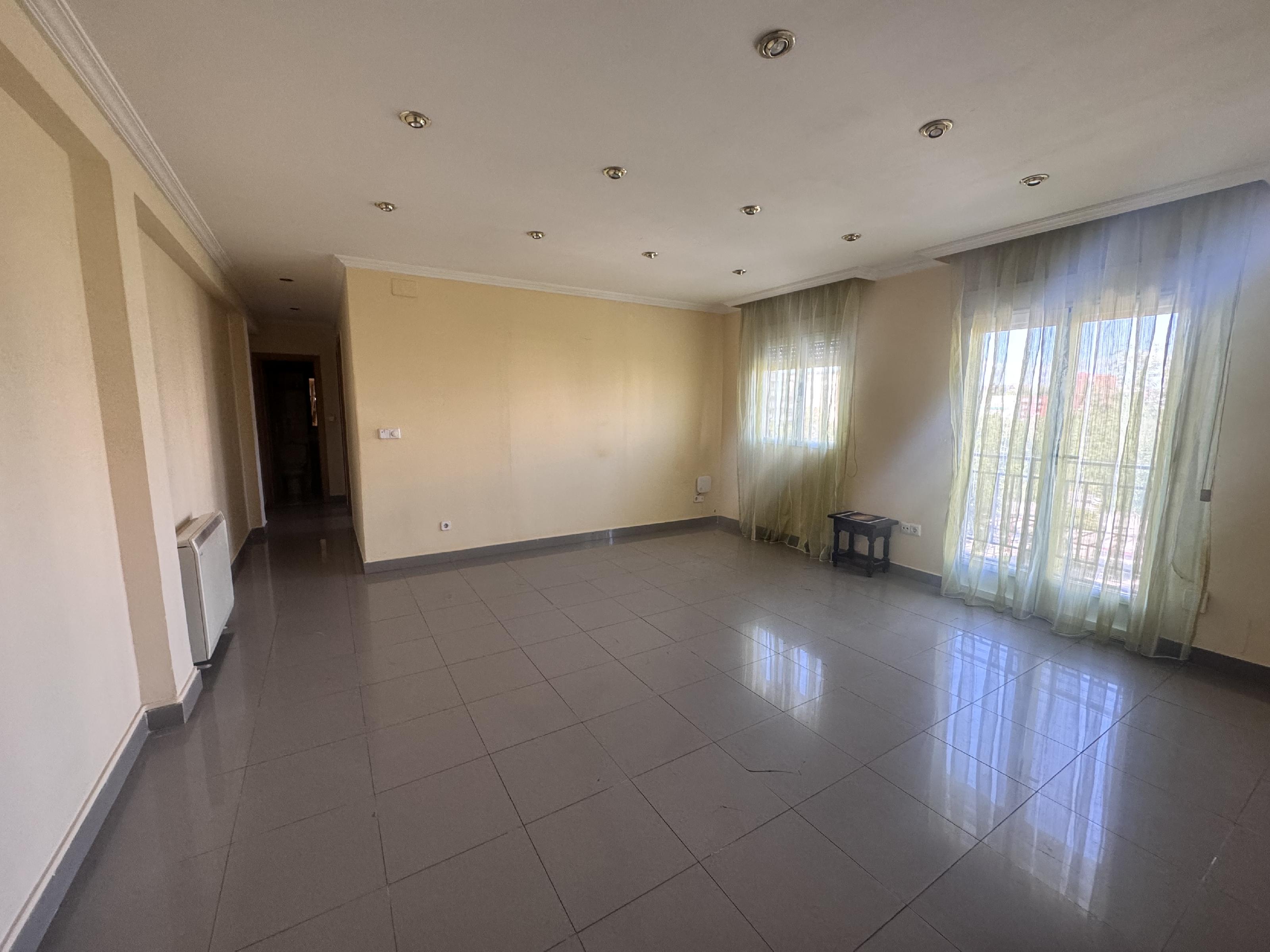 Imagen 1 Piso en venta en Madrid / A pocos minutos de la estación Puente Alcocer.