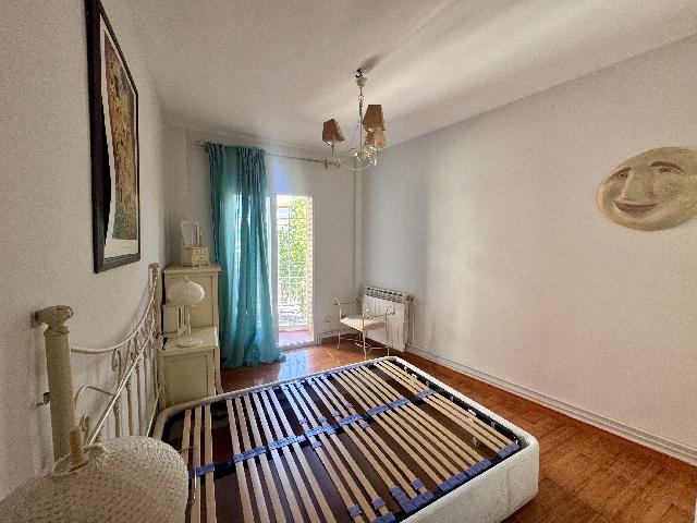 Imagen 7 Inmueble 303160 - Piso en venta en Madrid / Frente al metro de Abrantes.
