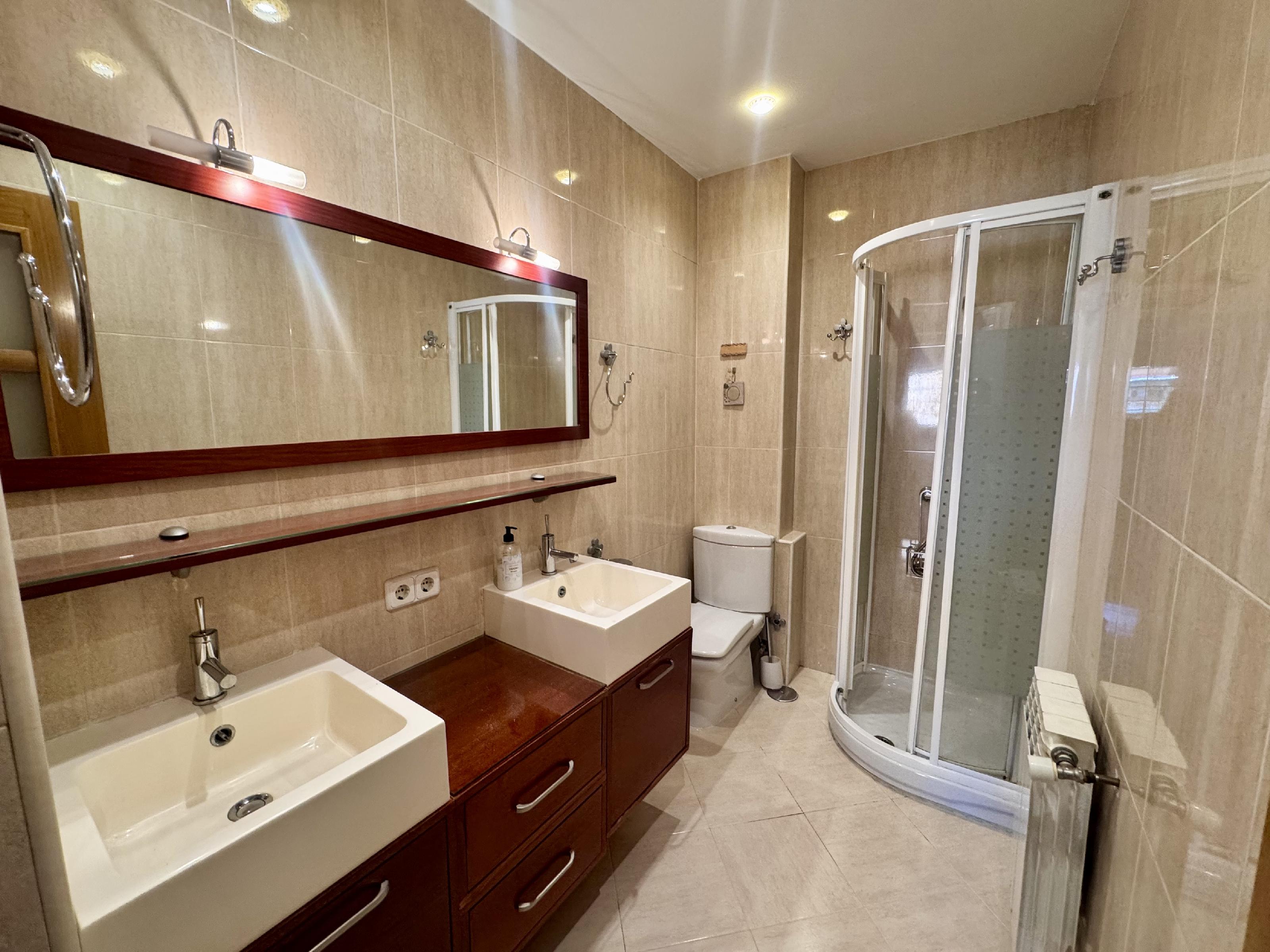 Imagen 4 Piso en venta en Madrid / Frente al metro de Abrantes.