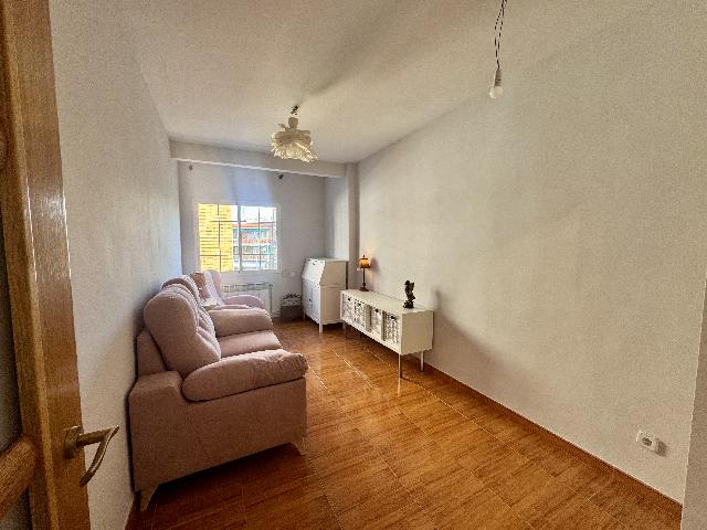 Imagen 2 Inmueble 303160 - Piso en venta en Madrid / Frente al metro de Abrantes.