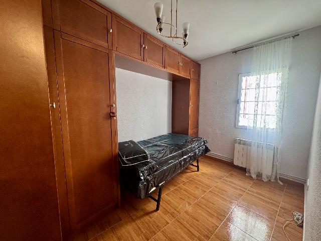 Imagen 5 Inmueble 303160 - Piso en venta en Madrid / Frente al metro de Abrantes.