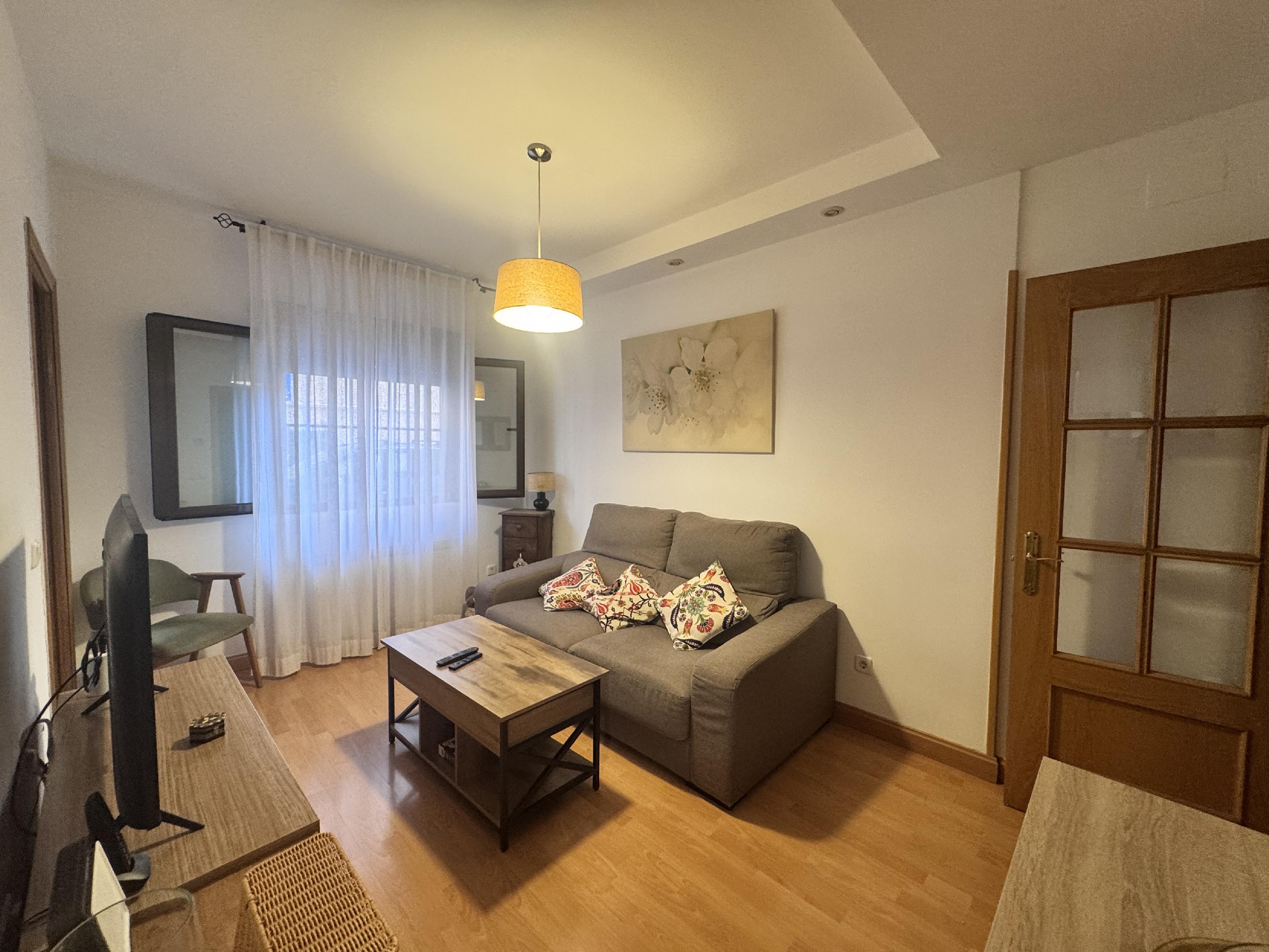 Imagen 2 Piso en venta en Madrid / Junto a la Plaza de San Anacleto.