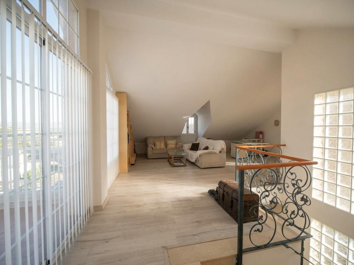 Imagen 30 Casa Pareada en venta en Sagunto/sagunt / Junto al Pabellón René Marigil y el Centro Médico.
