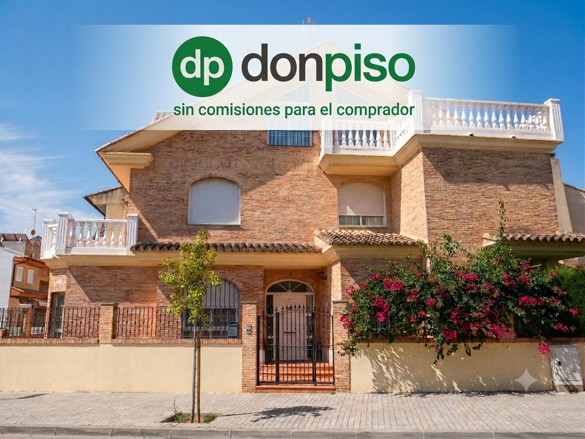 Imagen 1 Casa Pareada en venta en Sagunto/sagunt / Junto al Pabellón René Marigil y el Centro Médico.
