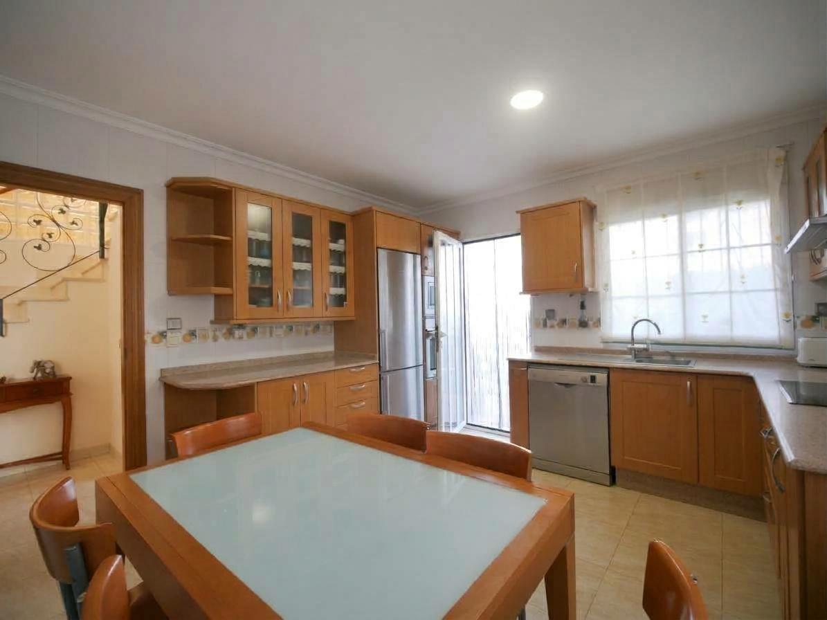 Imagen 8 Casa Pareada en venta en Sagunto/sagunt / Junto al Pabellón René Marigil y el Centro Médico.