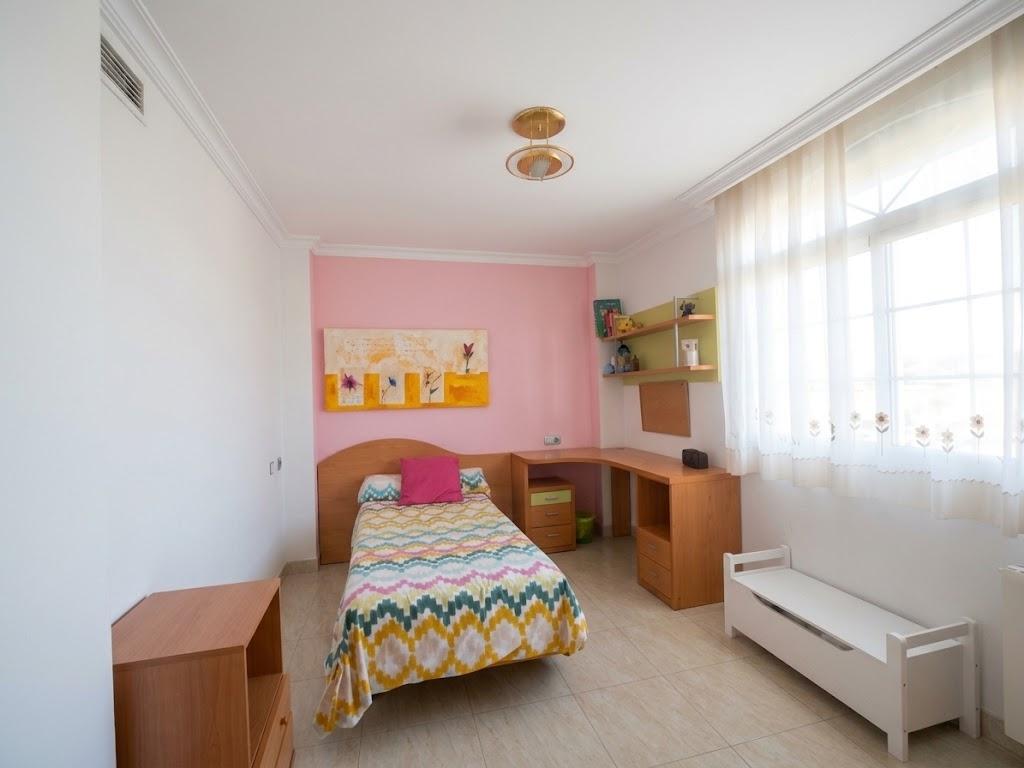 Imagen 10 Casa Pareada en venta en Sagunto/sagunt / Junto al Pabellón René Marigil y el Centro Médico.