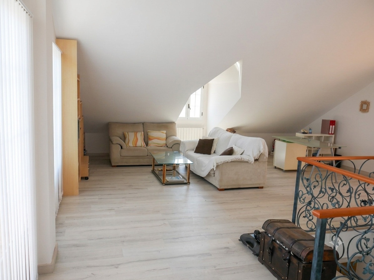Imagen 35 Casa Pareada en venta en Sagunto/sagunt / Junto al Pabellón René Marigil y el Centro Médico.