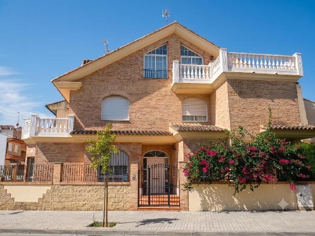 Imagen 1 Inmueble 304237 - Casa Pareada en venta en Sagunto/sagunt / Junto al Pabellón René Marigil y el Centro Médico.