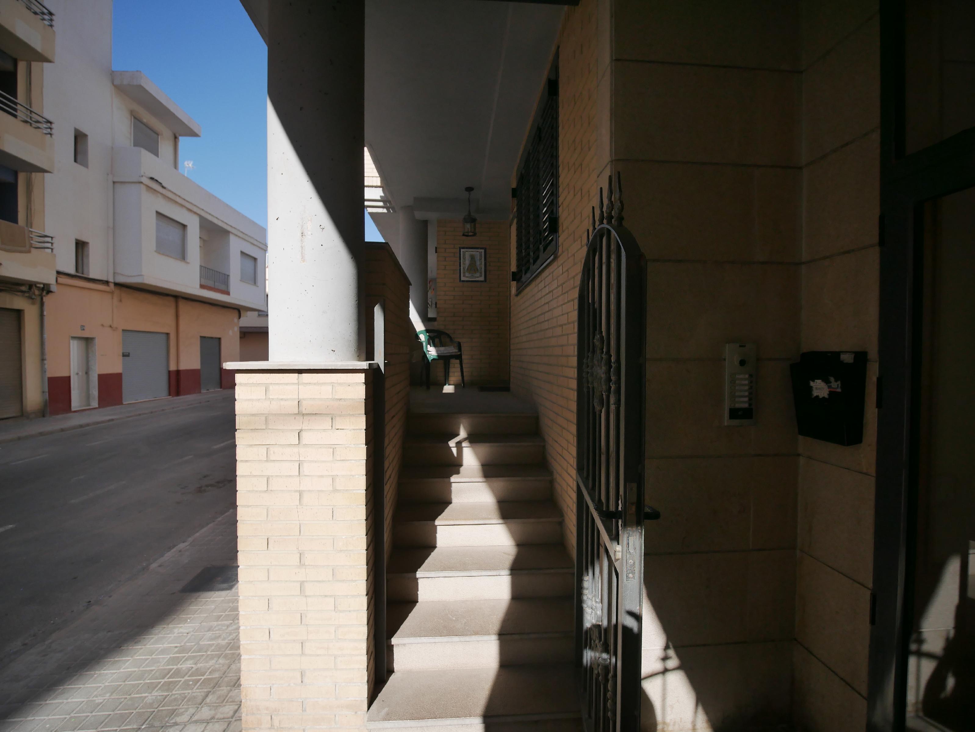 Imagen 2 Planta Baja en venta en Sagunto/sagunt / Junto Avenida 3 de Abril y la Plaza Ibérica.