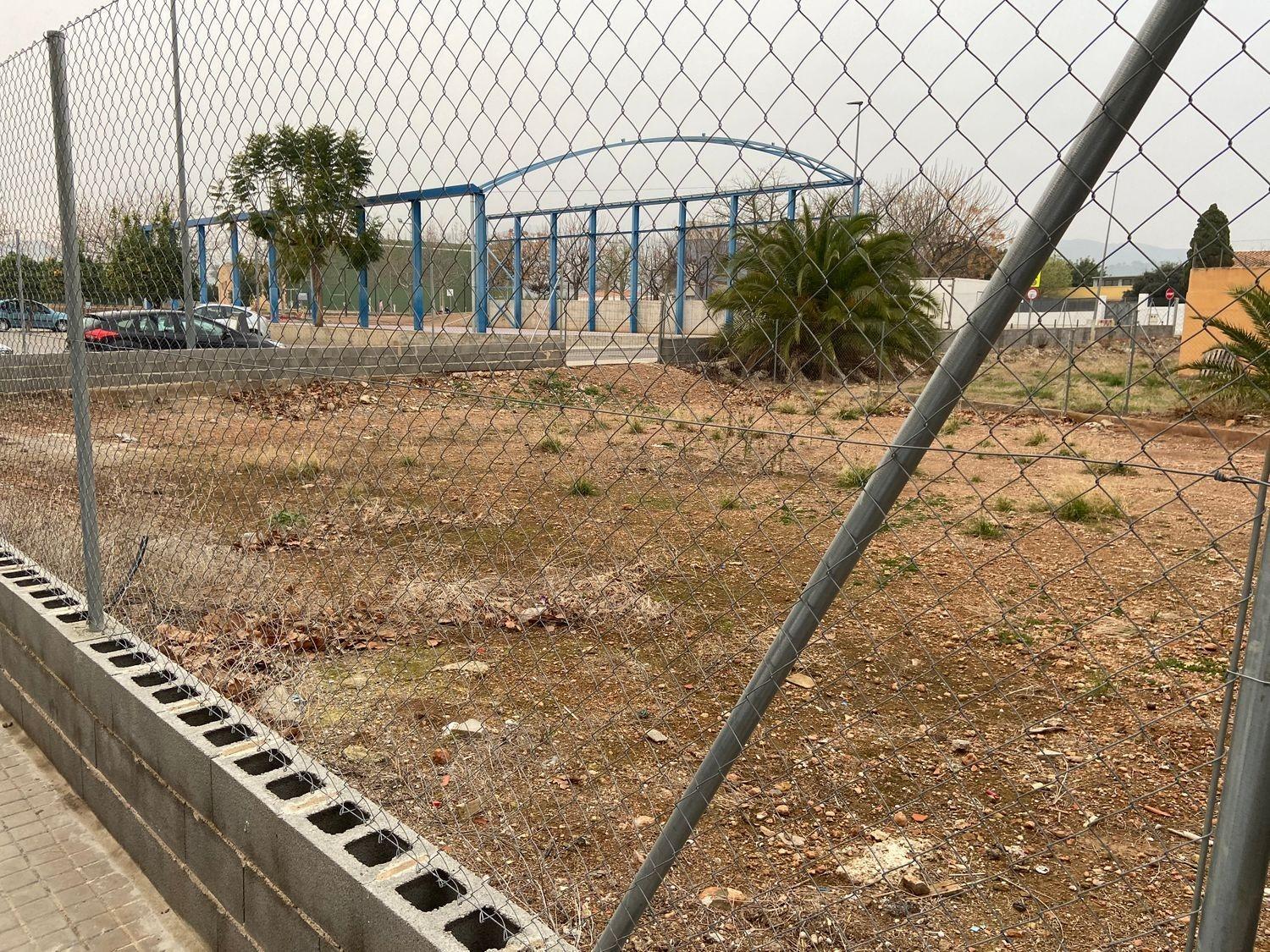 Imagen 2 Solar Urbano en venta en Benavites / A lado de la cancha cubierta de balonmano y baloncesto