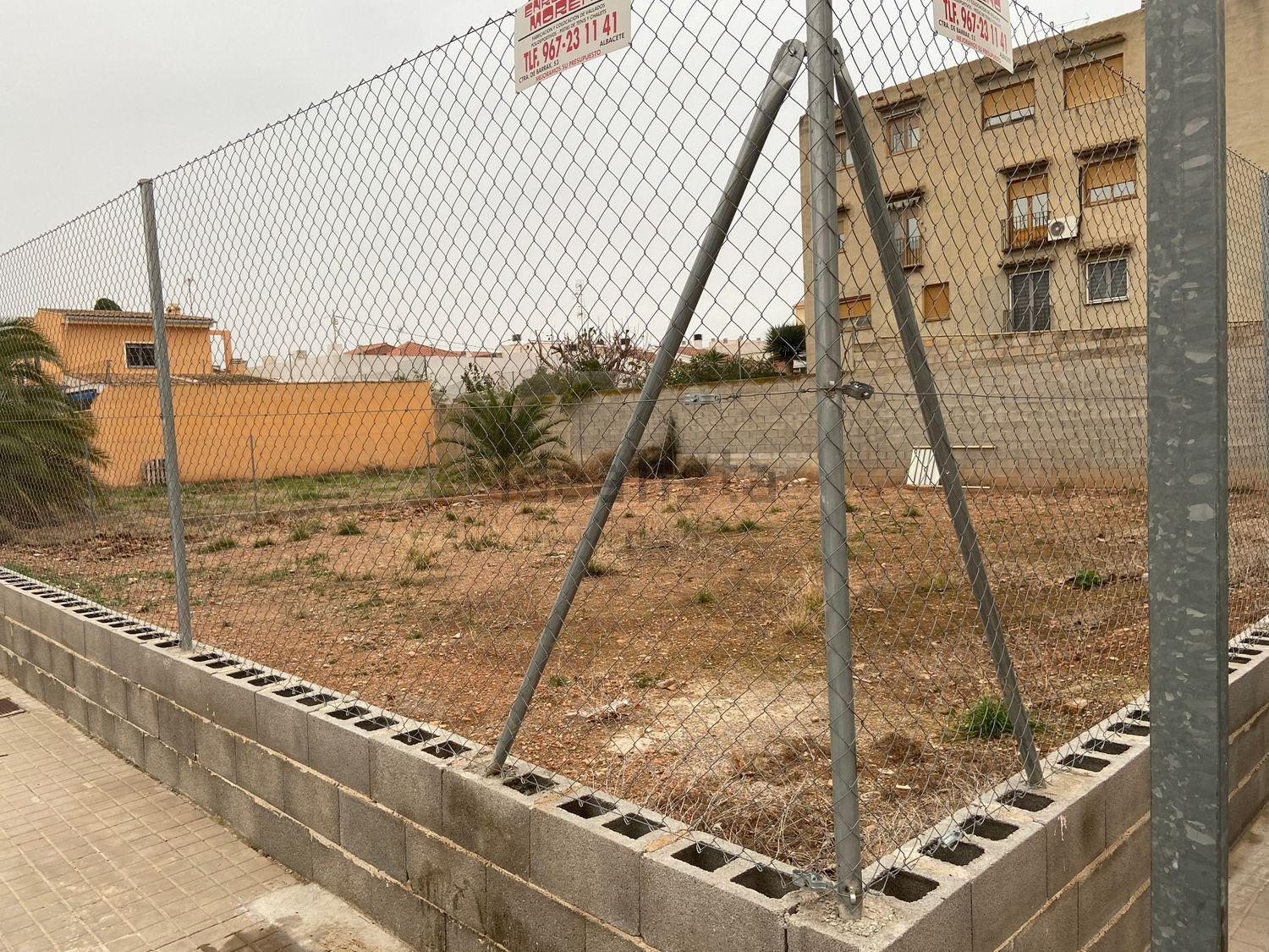 Imagen 1 Solar Urbano en venta en Benavites / A lado de la cancha cubierta de balonmano y baloncesto