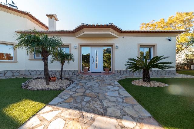Imagen 1 Inmueble 304152 - Casa Aislada en venta en Dénia / Zona Montgo Denia