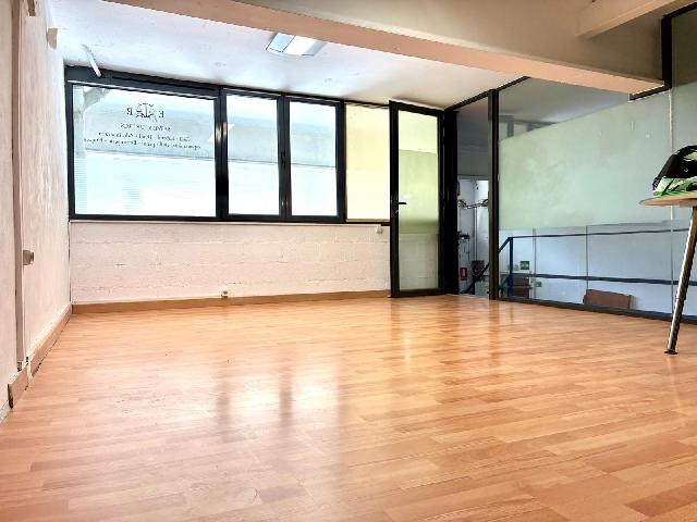 Imagen 4 Inmueble 302667 - Local Comercial en venta en Sant Feliu De Llobregat / Cercano a la estación del trambaix C...