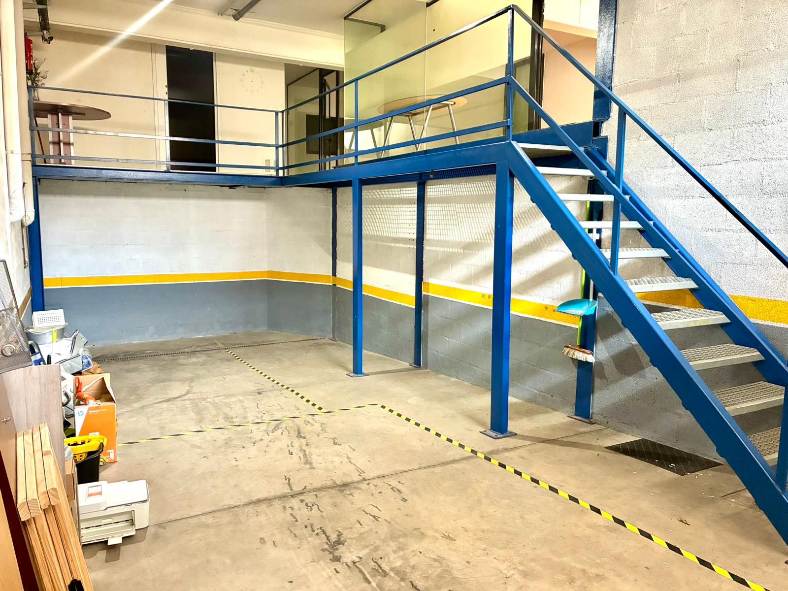 Imagen 2 Local Comercial en venta en Sant Feliu De Llobregat / Cercano a la estación del trambaix C...