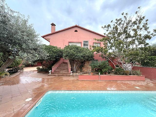 Imagen 1 Inmueble 293658 - Casa Aislada en venta en Sant Jaume Dels Domenys / En la Urbanización el Papagai
